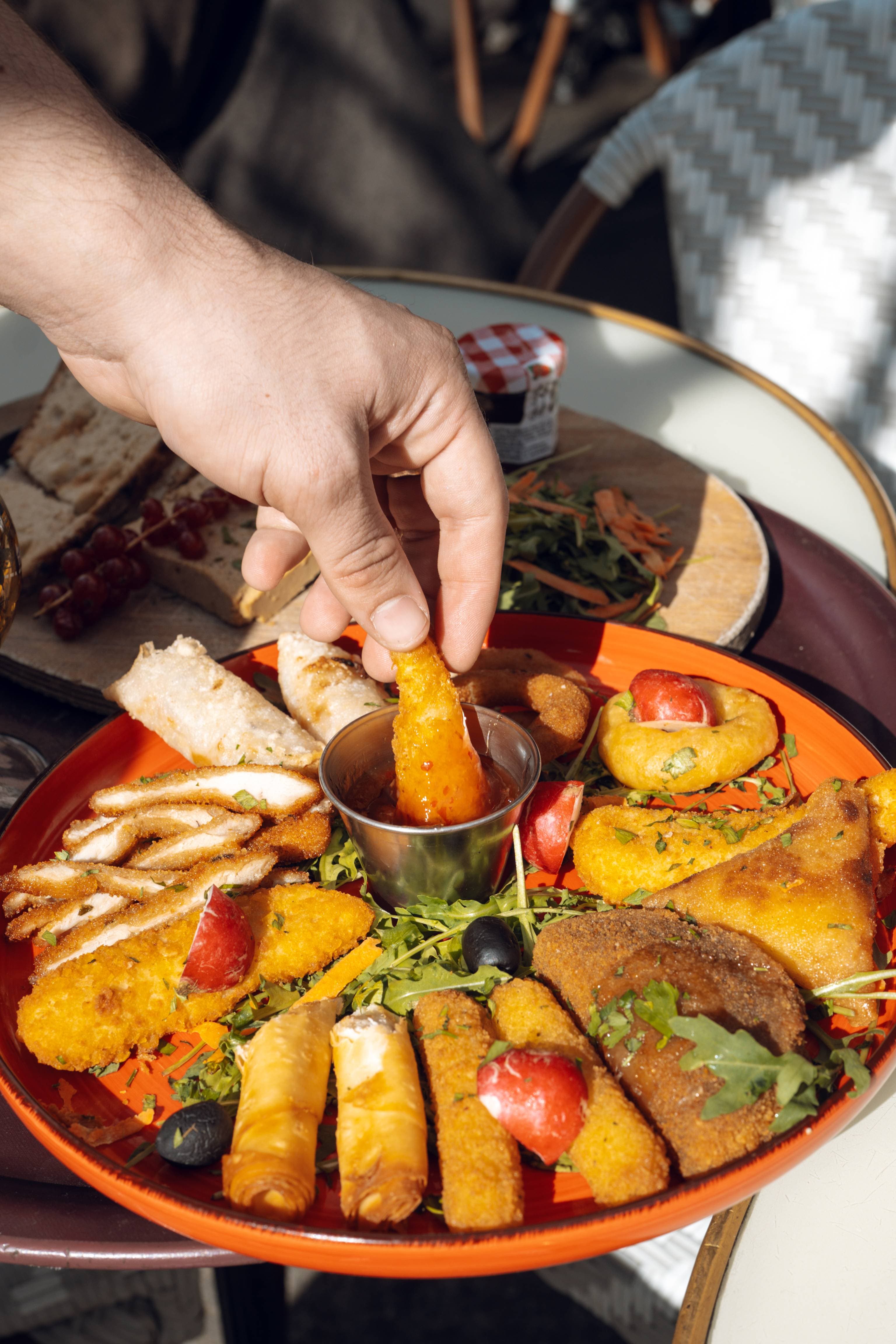 Zinc et miroirs dorés du comptoir